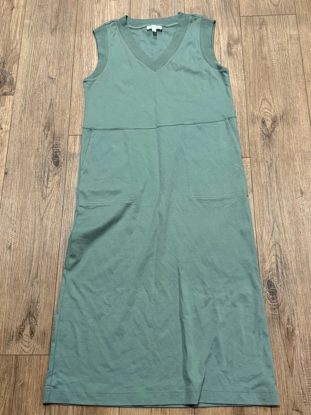 V-neck Sleeveless Midi Dress with Pockets